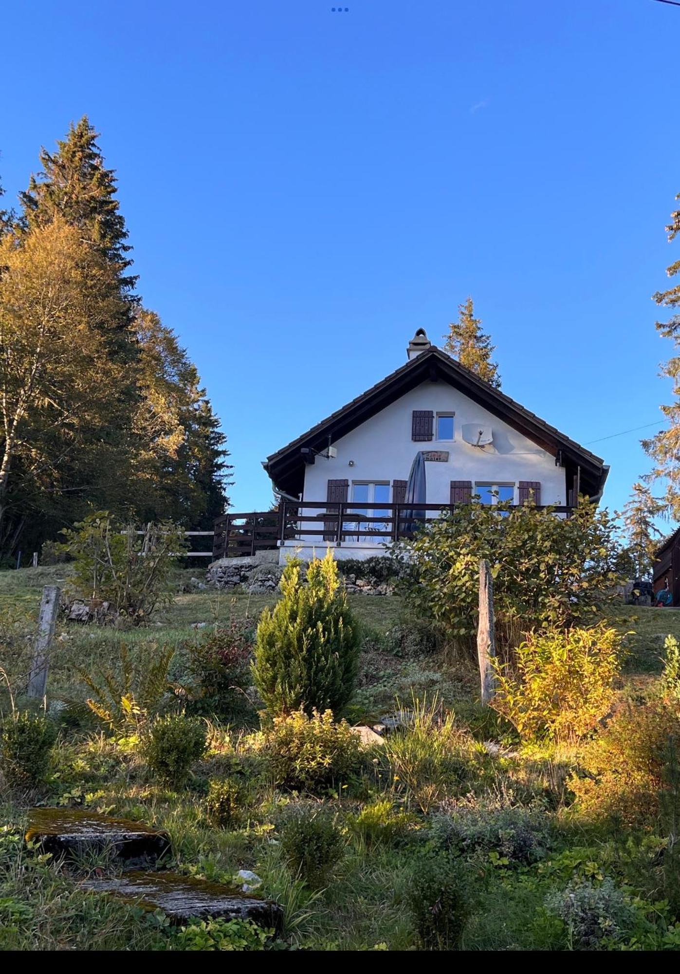 Вилла Le Joly Chalet Saint-Imier Экстерьер фото