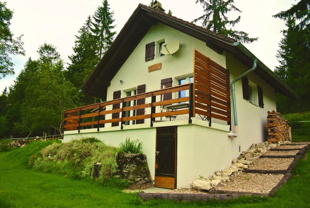 Вилла Le Joly Chalet Saint-Imier Номер фото